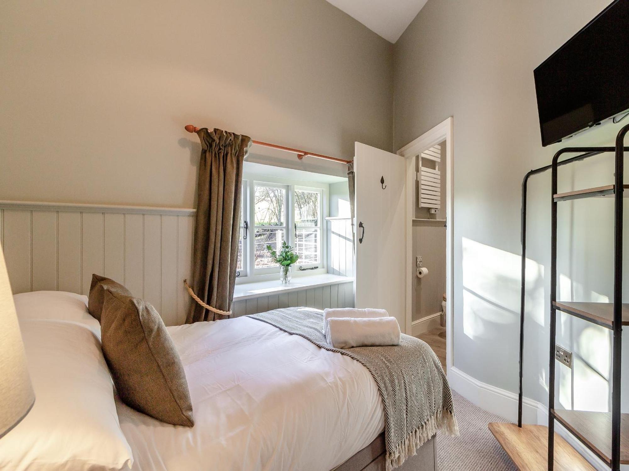 The Lodge Wonastow Экстерьер фото