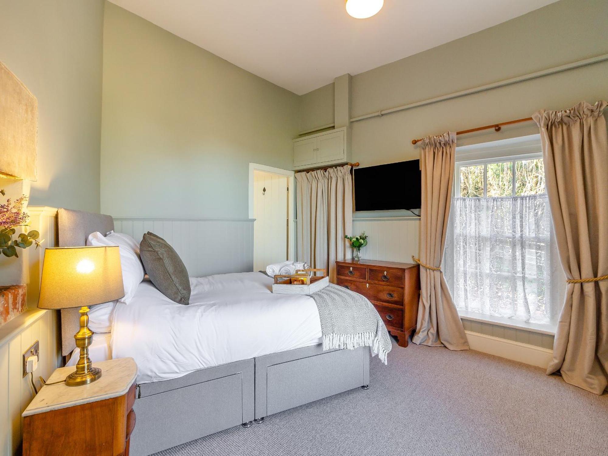 The Lodge Wonastow Экстерьер фото